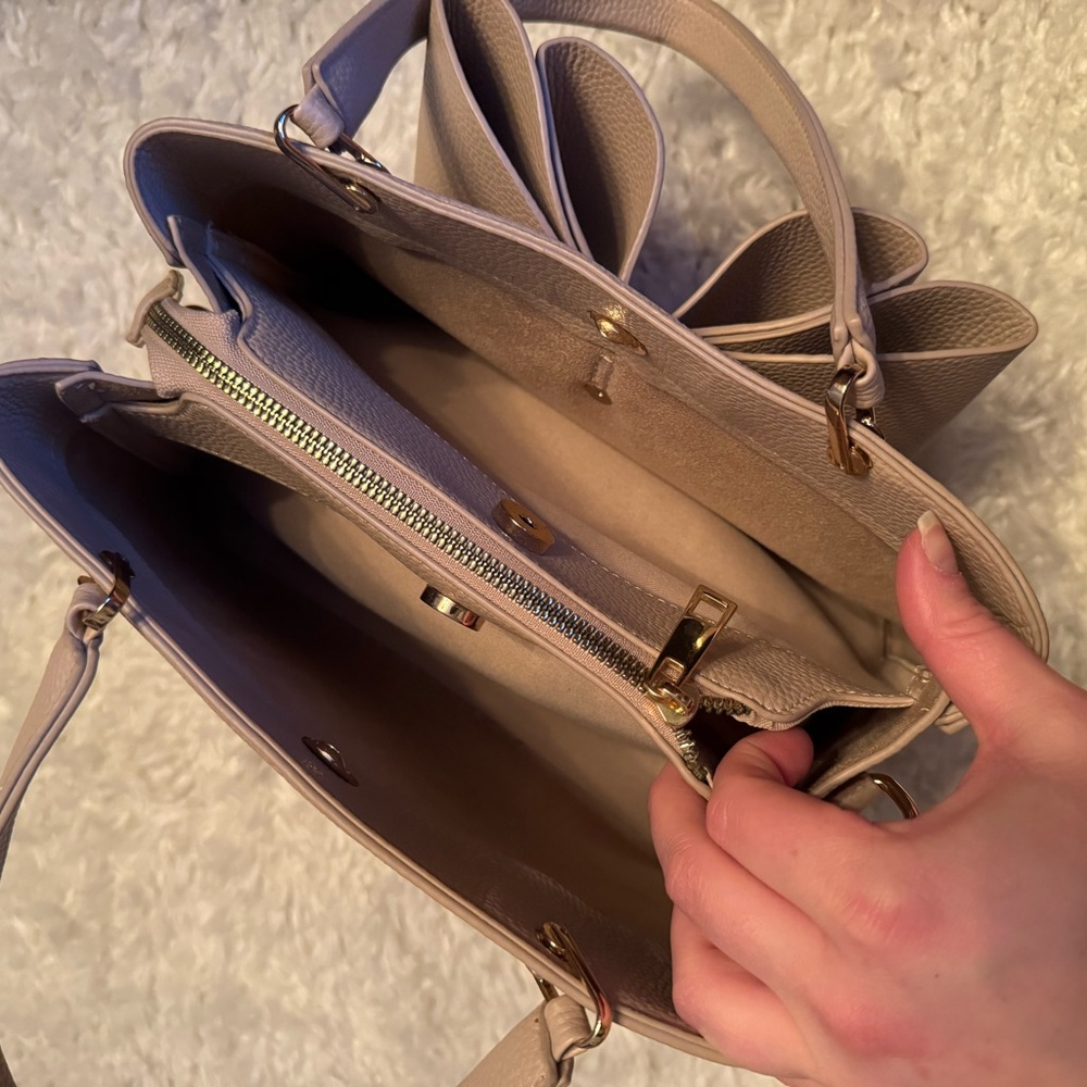 Grossi Bow-Front Crossbody Handbag in Taupe - Picture 5 of 7